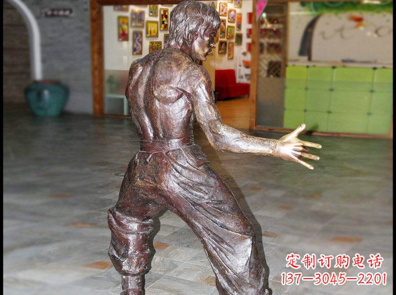 合肥广场铜雕李小龙人物雕塑