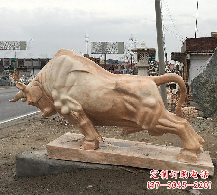 合肥广场晚霞红牛雕塑