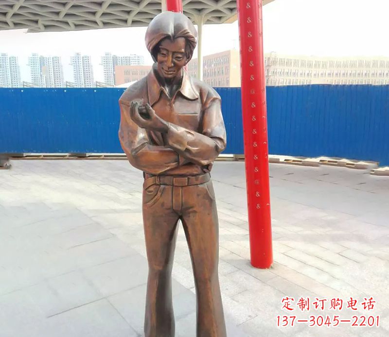 合肥广场中年女人人物铜雕