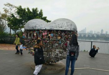 合肥不锈钢英文字母镂空景观雕塑