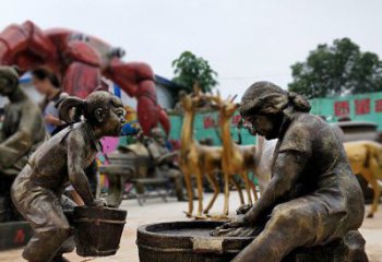 合肥注重传统的母爱——广场铜雕母亲洗衣服小品雕塑