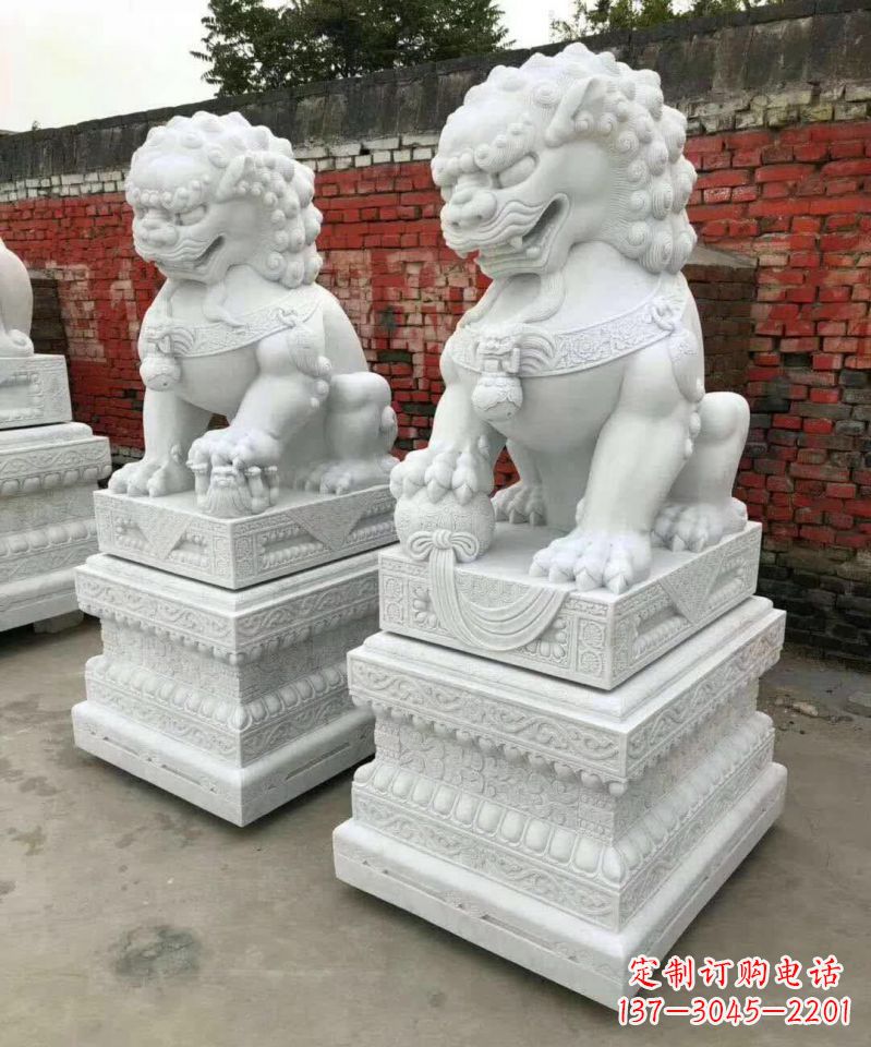 合肥浪漫雕塑--汉白玉踩球镇宅狮子