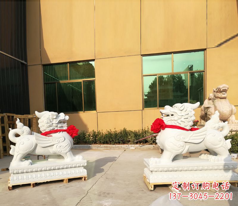 合肥汉白玉立式貔貅门口招财石雕