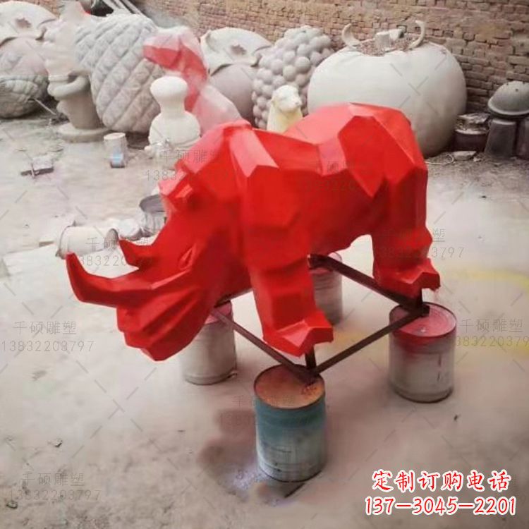 合肥红色几何切面抽象犀牛雕塑