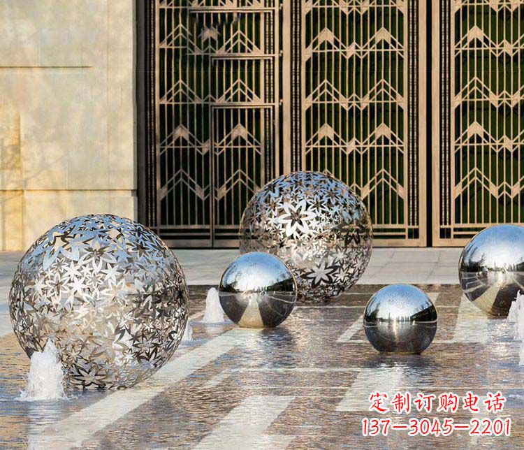 合肥欣赏自然的美:不锈钢花形镂空球喷泉雕塑