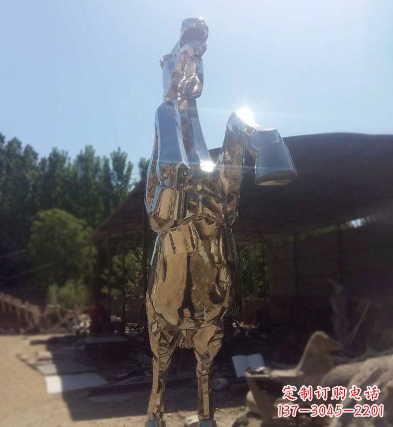 合肥典雅马雕,不锈钢镜面奔马雕塑,个性精彩