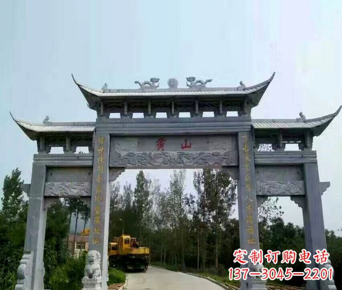 合肥景区三门石雕牌楼,是一种典型的古典建筑风…