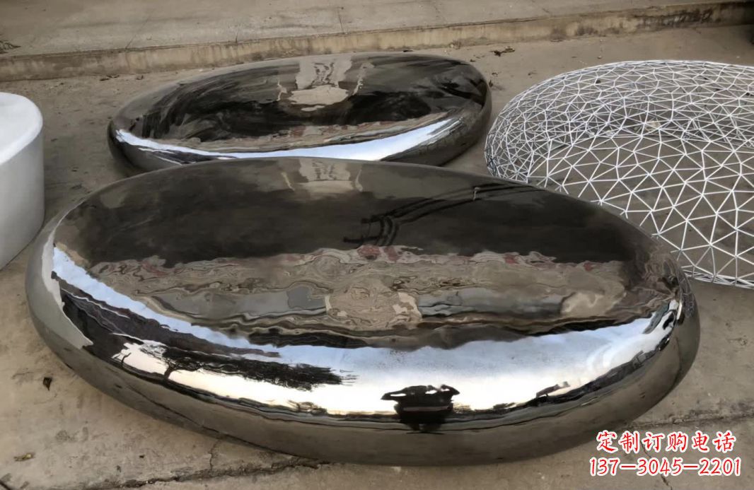 合肥镜面不锈钢鹅卵石雕塑1