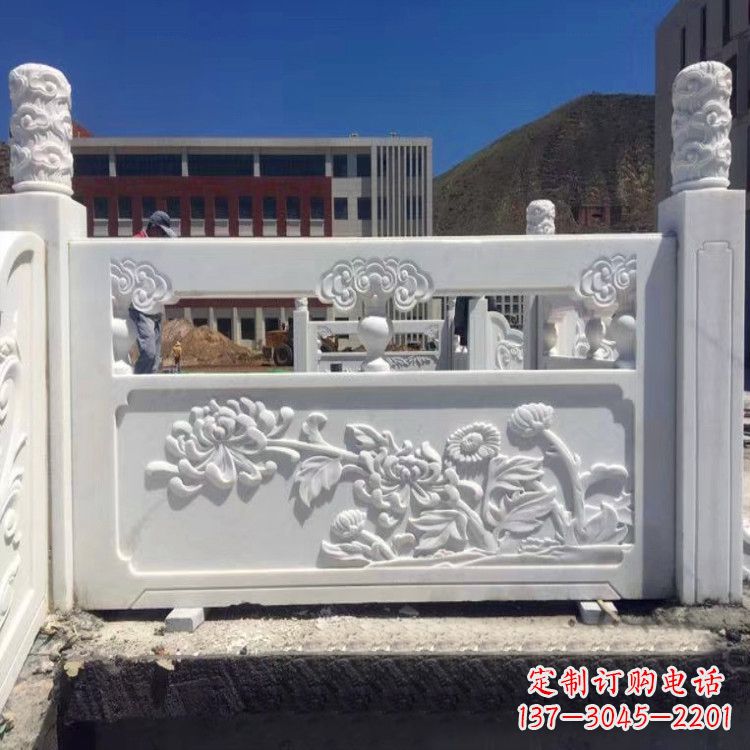 合肥中领雕塑旗下的菊花石栏板雕塑,以其独特的…