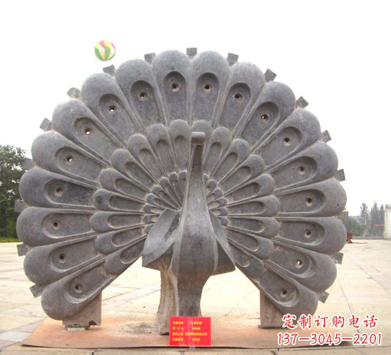 合肥精美绝伦的碧玉孔雀雕塑
