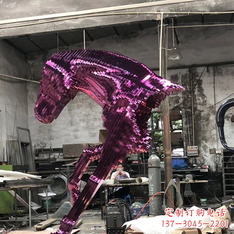 合肥精心打造的不锈钢马头雕塑