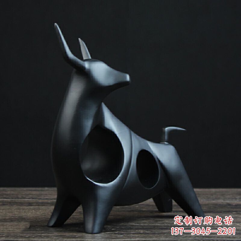 合肥可爱抽象牛玻璃钢动物雕塑