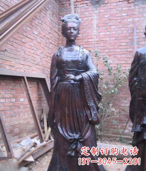 合肥汹涌波澜中的李清照雕塑