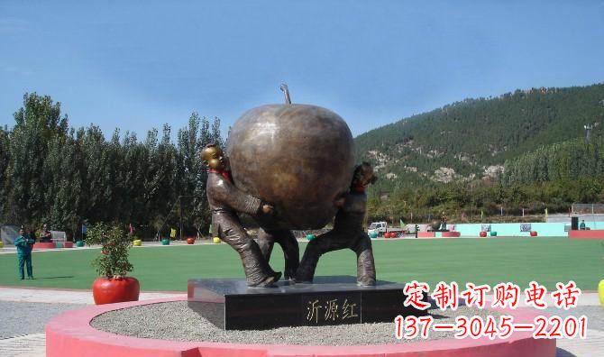 合肥两个儿童抱着苹果公园人物铜雕
