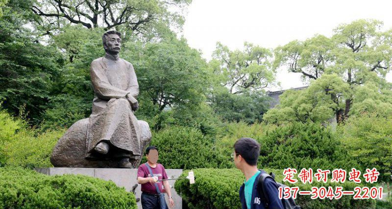 合肥鲁迅公园人物铜雕