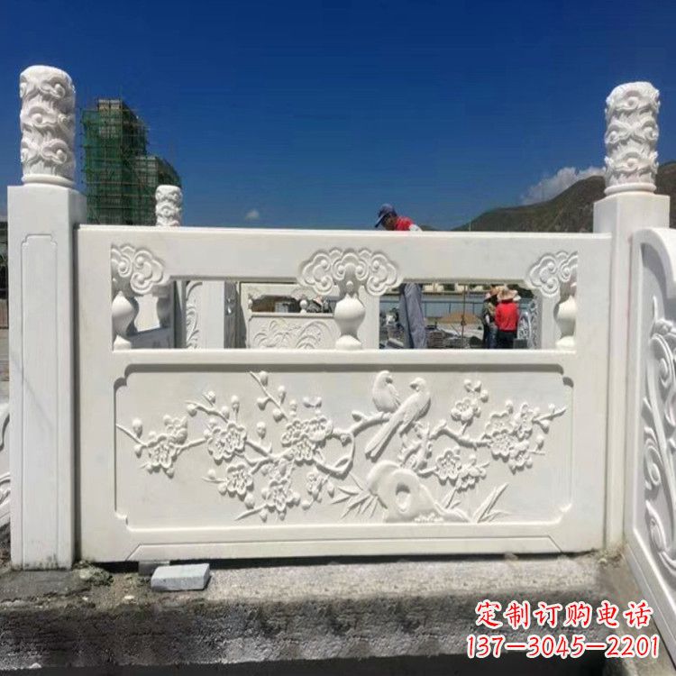 合肥梅花石雕塑栏板——为您的室内外空间带来精美的艺术气息