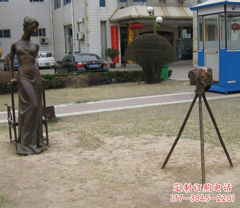 合肥美女照相人物铜雕