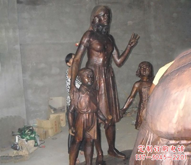 合肥中领雕塑非常荣幸推出一款特别的母亲雕塑,…