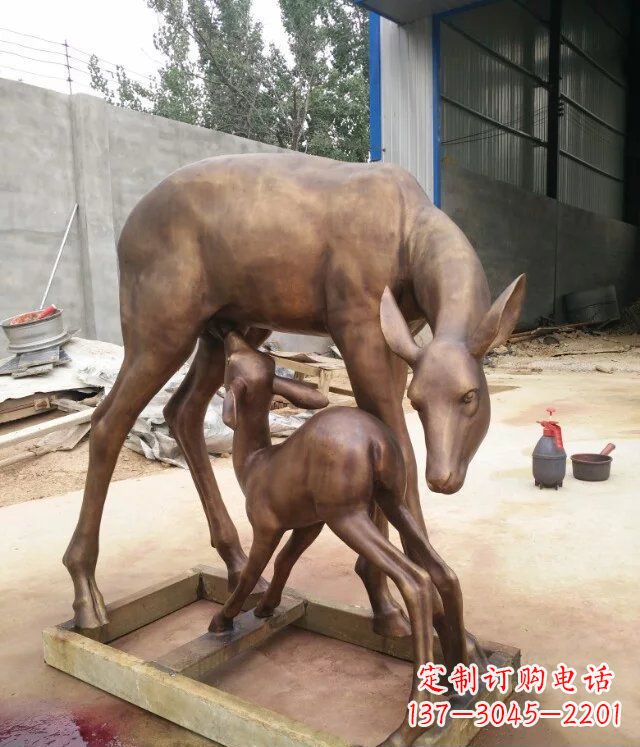 合肥母子鹿公园动物铜雕