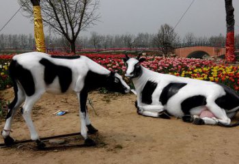 合肥室外仿真动物雕塑-奶牛，为您打造精美细腻的艺术品