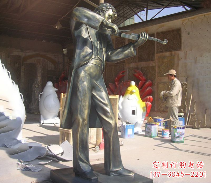 合肥男人演奏小提琴人物景观铜雕