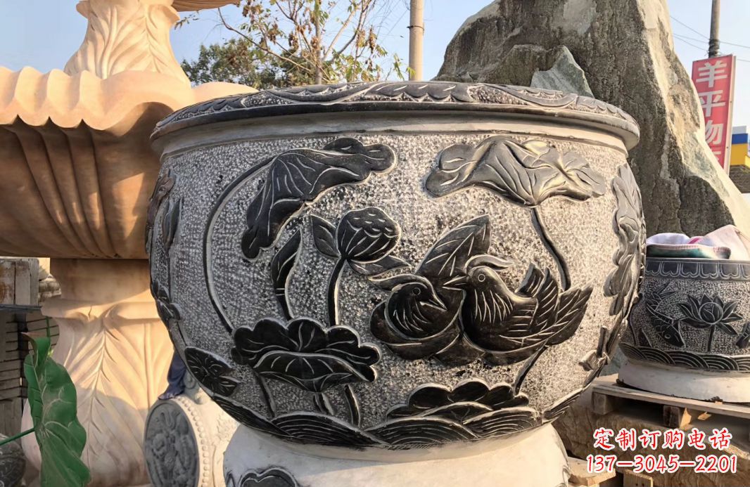 合肥荷花浮雕鱼缸雕塑,让空间更加生机勃勃