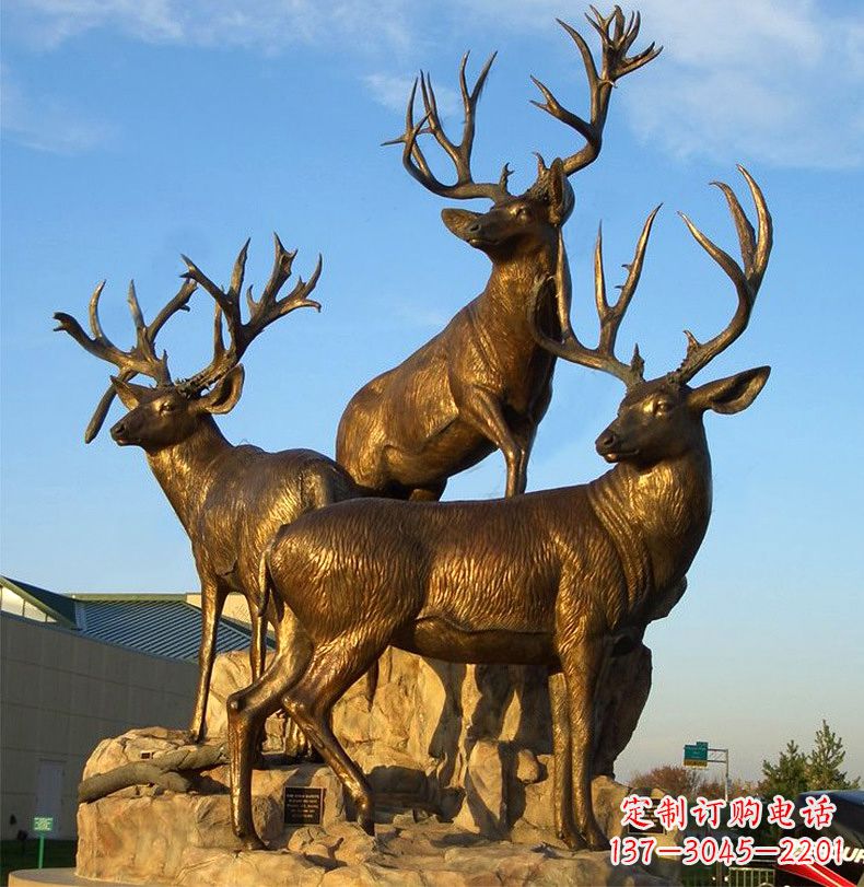 合肥三鹿登高鹿景观铜雕,让你秀智慧雕刻艺术