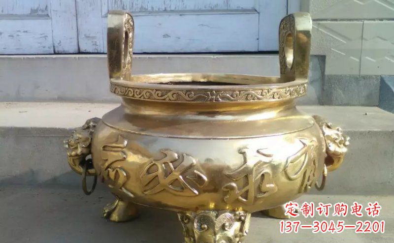 合肥壮丽威猛的三足香炉铜雕
