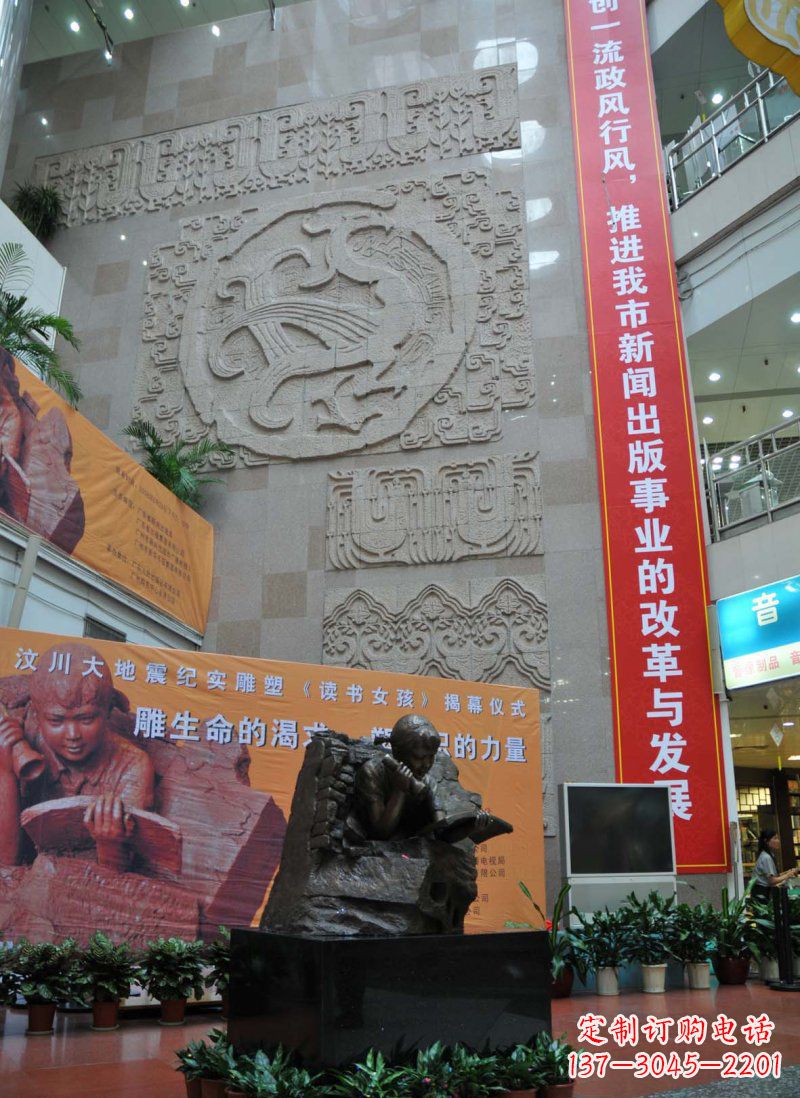 合肥令人惊叹的小女孩景观铜雕