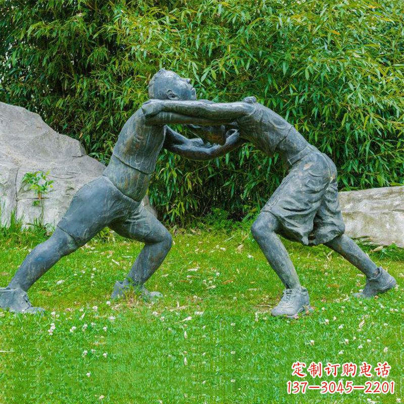 合肥摔跤运动小孩公园草坪铜雕