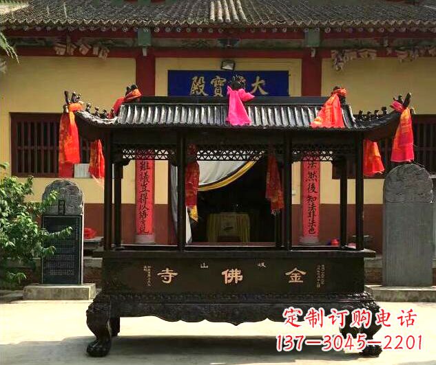 合肥双兽头三足雕花铜香炉