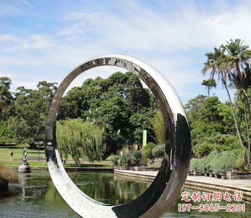 合肥水景不锈钢镜面圆环雕塑