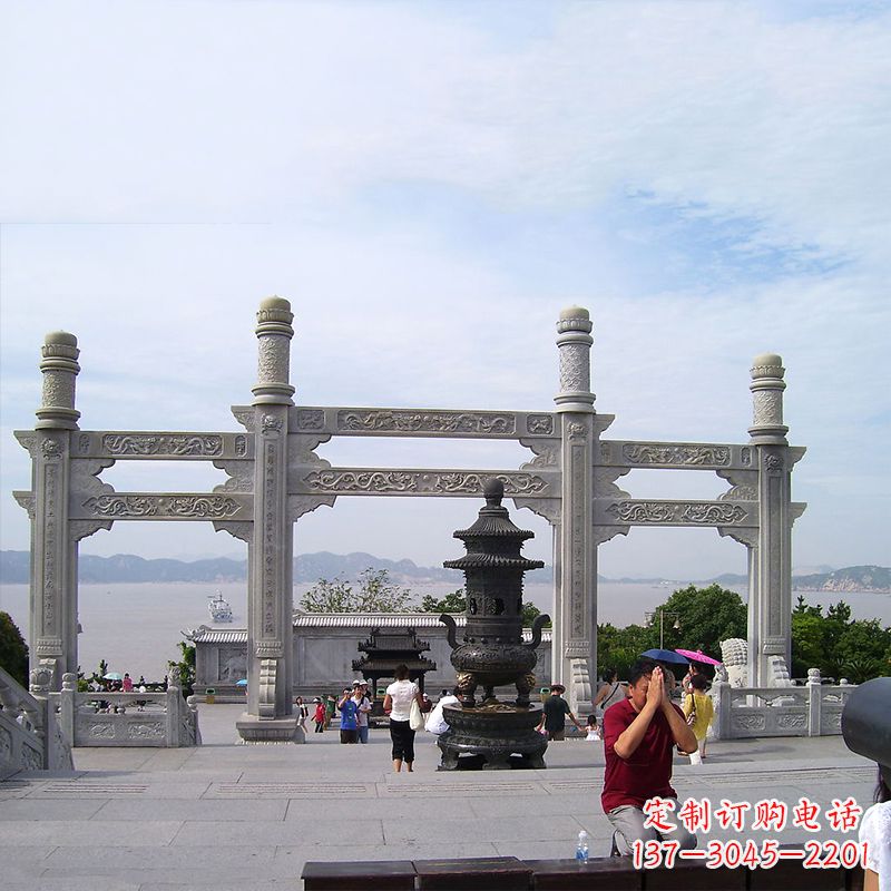 合肥寺院冲天式石雕牌坊