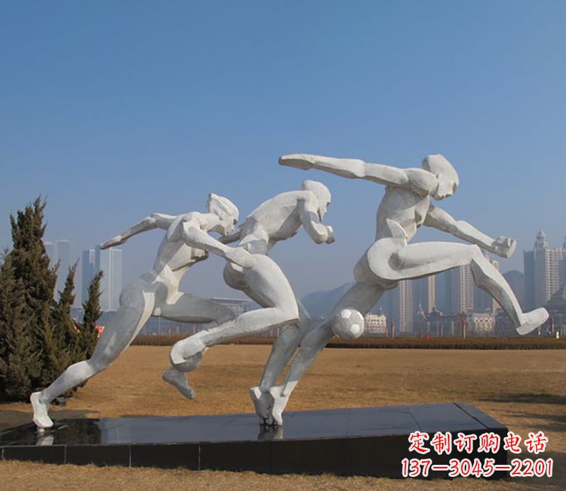 合肥踢足球不锈钢运动雕塑