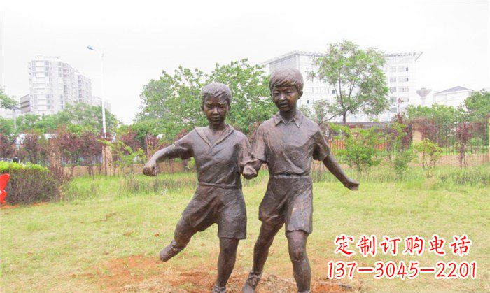 合肥踢足球公园人物铜雕 (2)