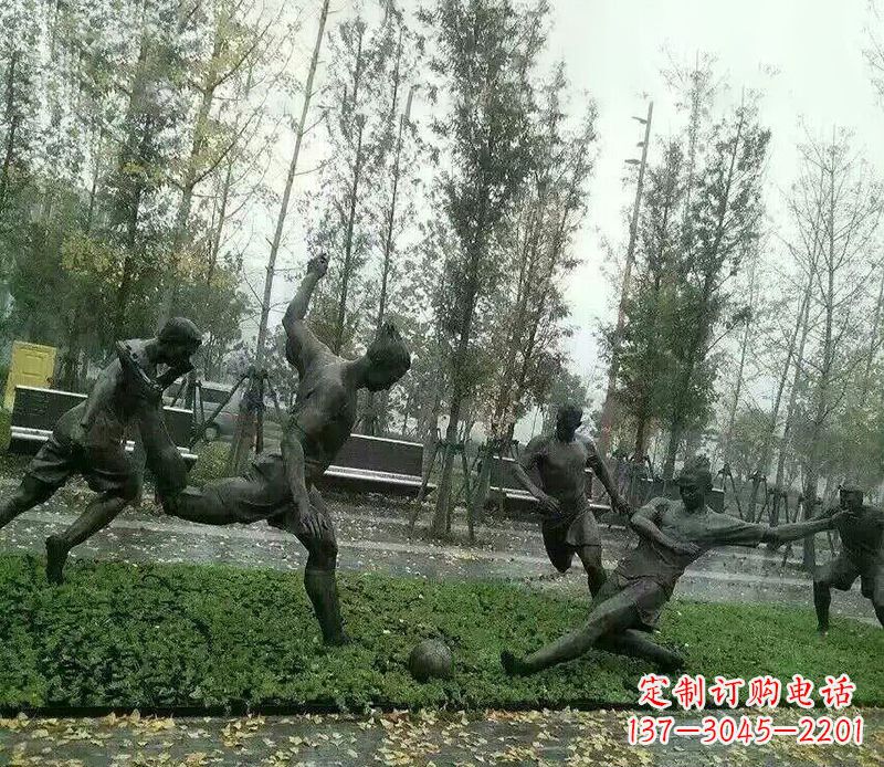 合肥踢足球公园运动人物铜雕