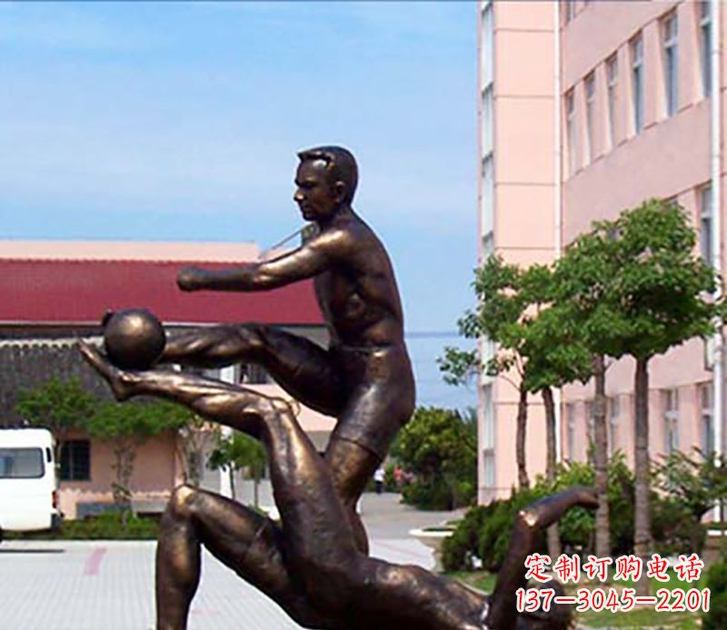 合肥踢足球人物广场小品铜雕