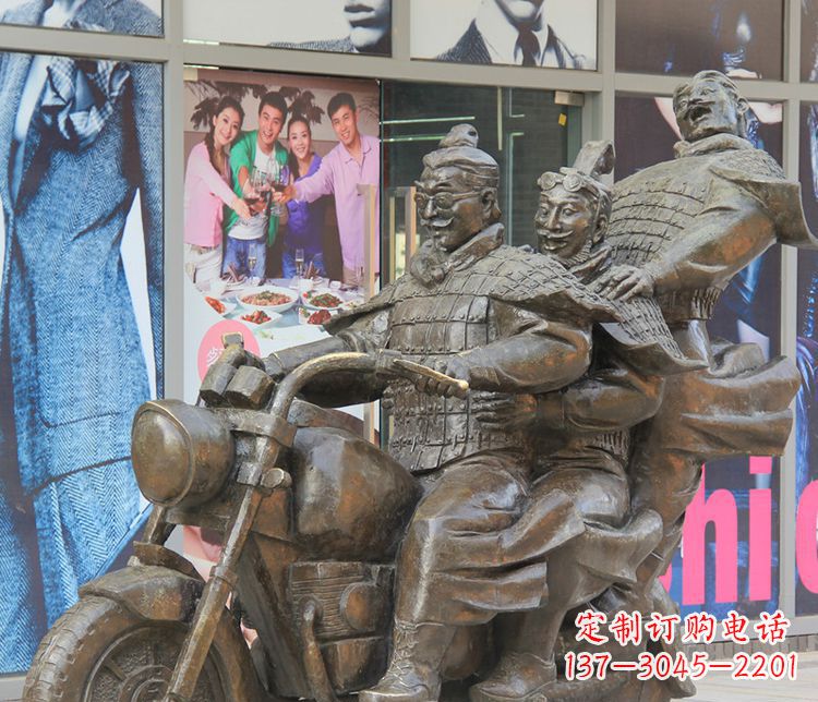 合肥铜雕步行街骑摩托人物雕塑