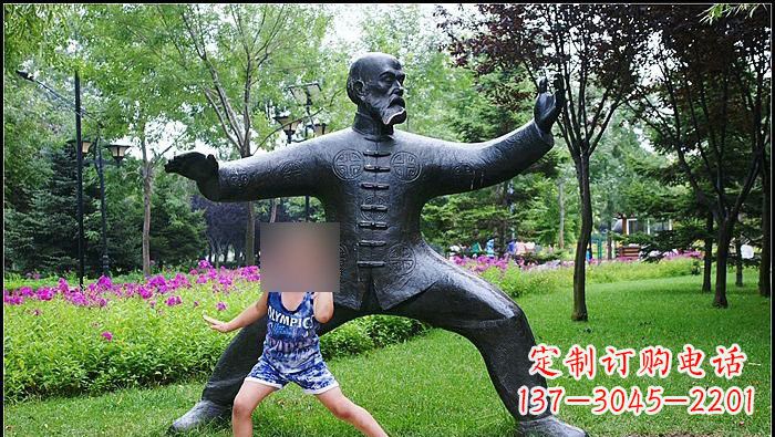 合肥铜雕打太极拳的老人