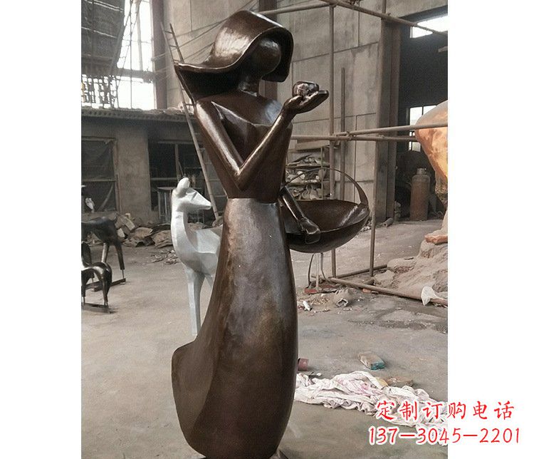 合肥铜雕逛街女孩人物雕塑