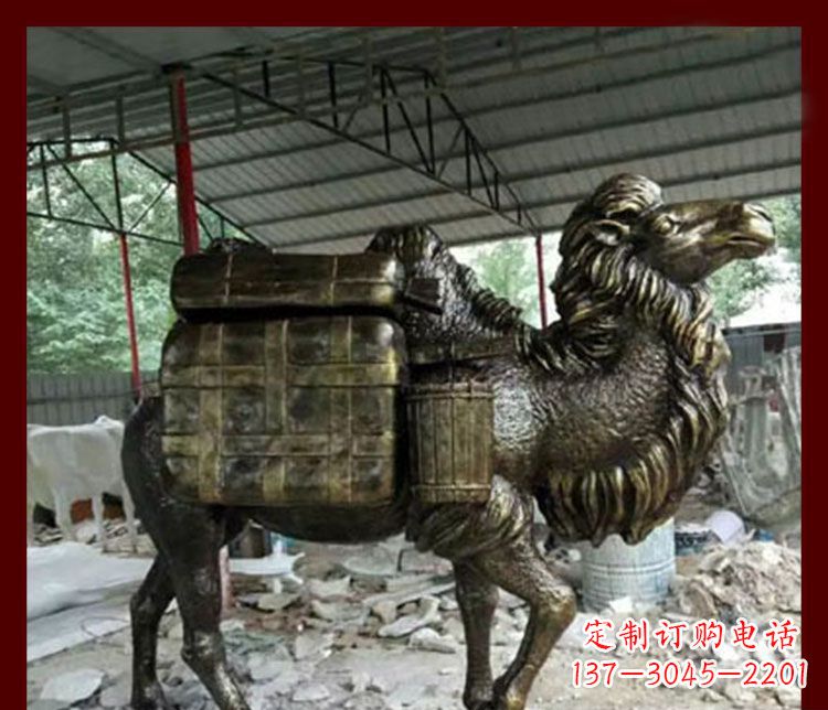 合肥拖行李的骆驼动物铜雕