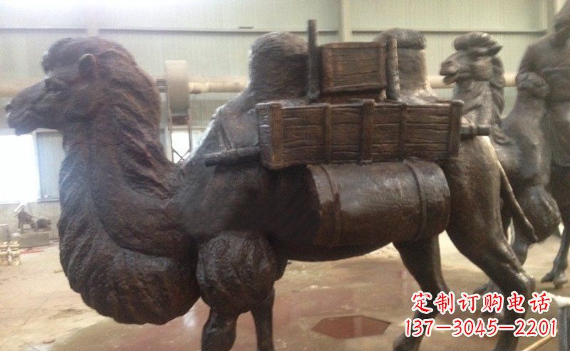 合肥驮着东西的骆驼公园动物铜雕
