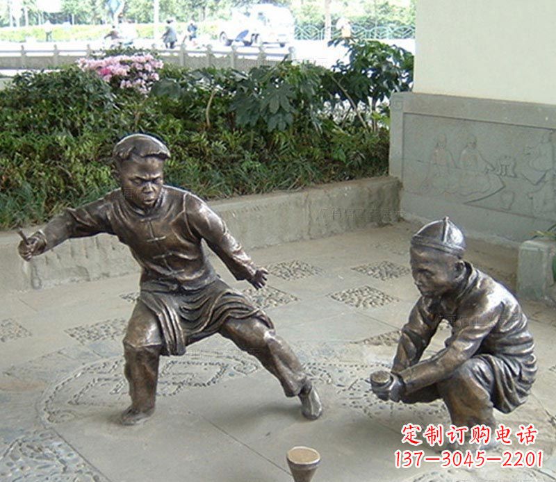 合肥玩陀螺的古代儿童铜雕