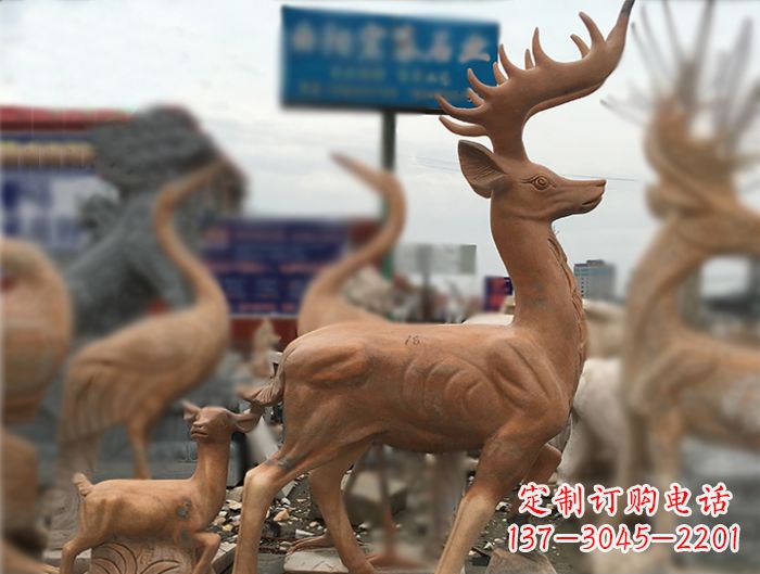 合肥晚霞红动物驯鹿公园石雕