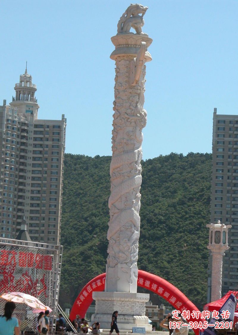 合肥晚霞红广场龙柱