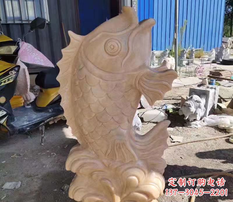 合肥晚霞红喷水鲤鱼石雕