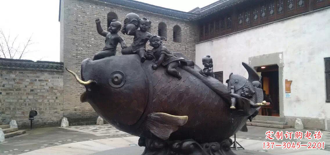 合肥小孩骑鱼铜雕