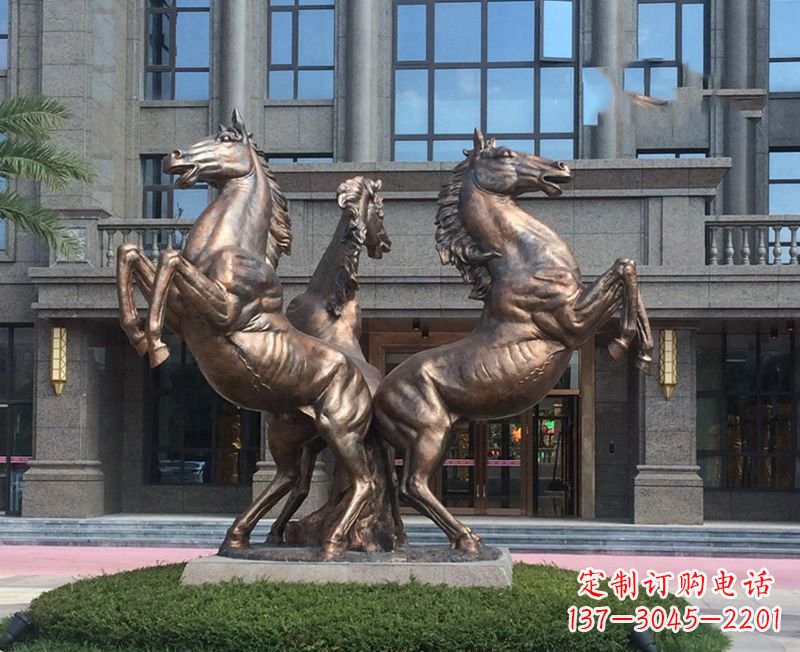 合肥小区立马铜雕