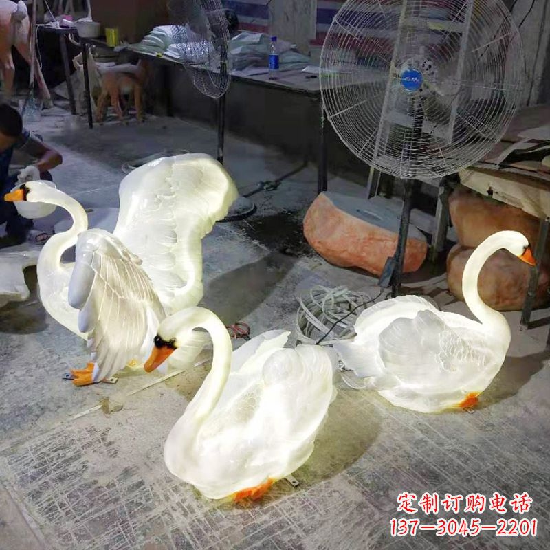 合肥小区园林草坪发光天鹅景观雕塑摆件