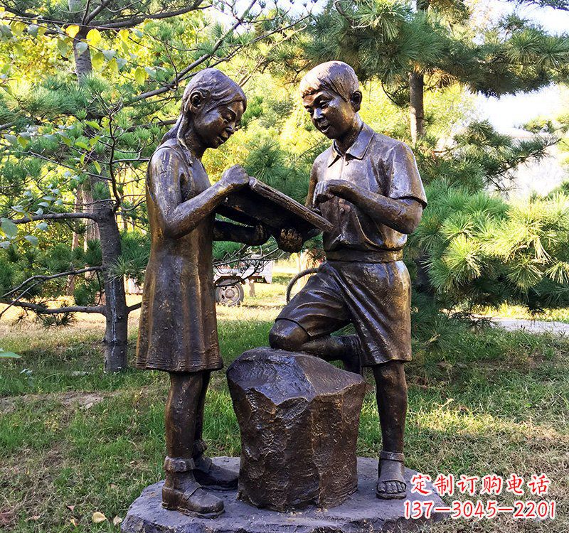 合肥校园读书的学生铜雕